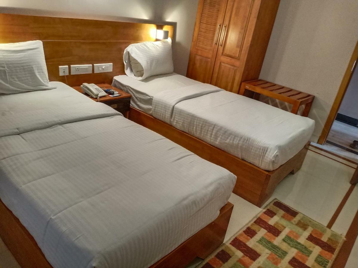 Guruvāyūr Devanganam Residency酒店 外观 照片